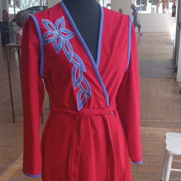 Red and blue embroidered patch work robe - Picture 2 of 8